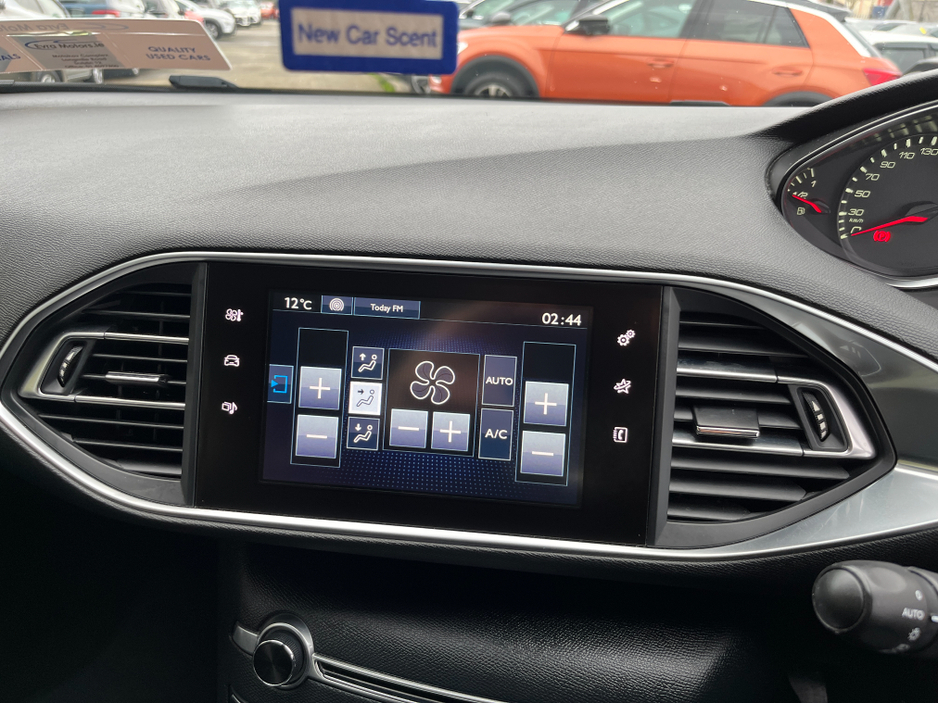 2017 Peugeot 308 - image 17