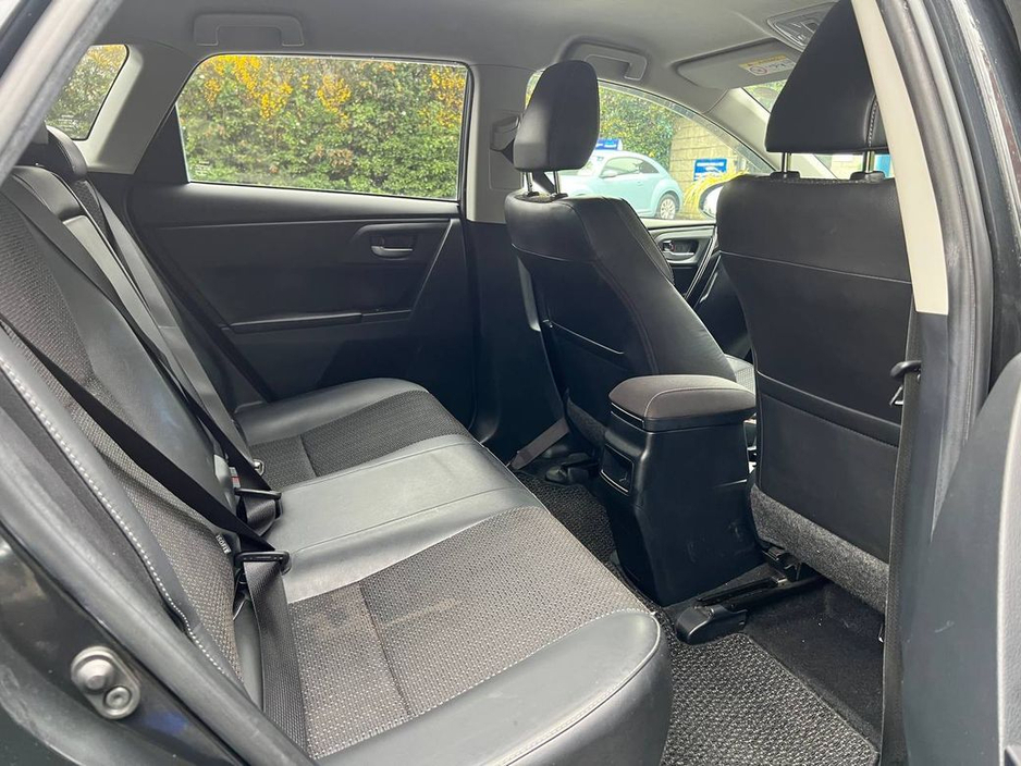 2017 Toyota Auris - image 7