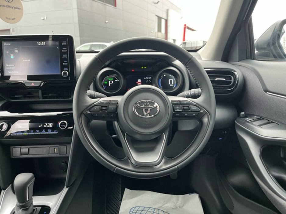 2023 Toyota Yaris Cross - image 9