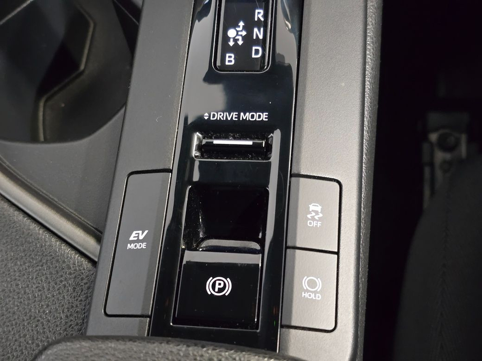 2024 Toyota C-HR - image 18