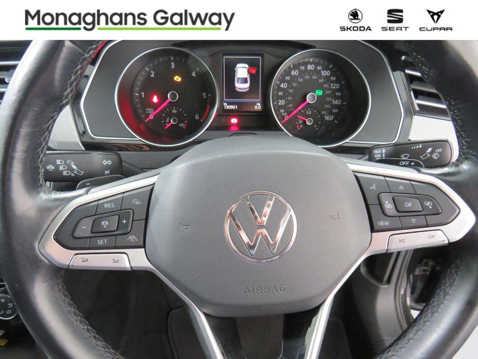 2020 Volkswagen Passat - image 23