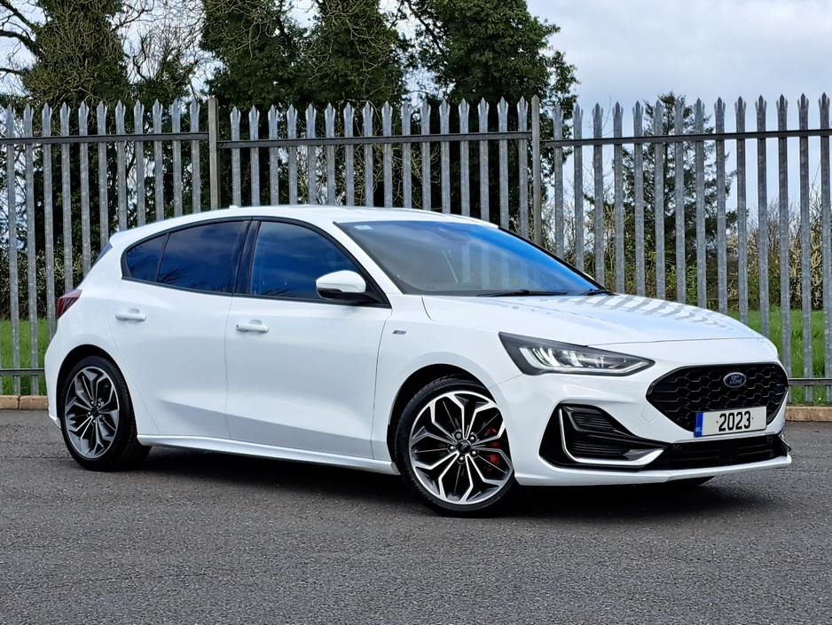 2023 Ford Focus - image 2