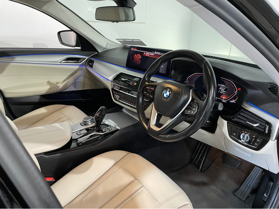 2021 BMW 5 Series - image 11