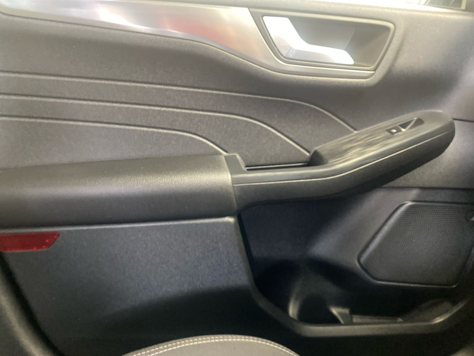 2023 Ford Kuga - image 11