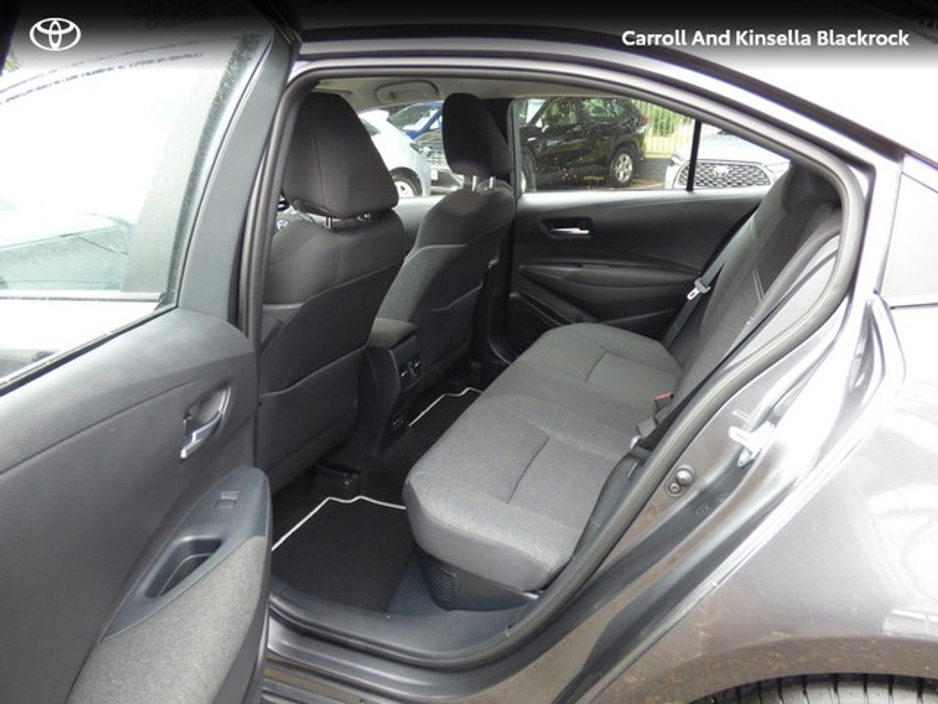 2024 Toyota Corolla Hybrid Luna Saloon €28,950