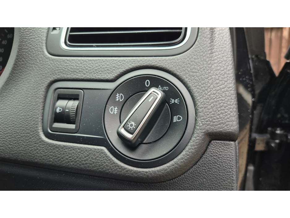 2016 Volkswagen Polo - image 26