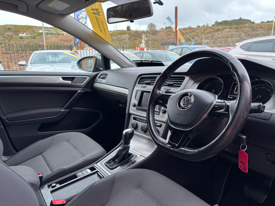 2014 Volkswagen Golf - image 9