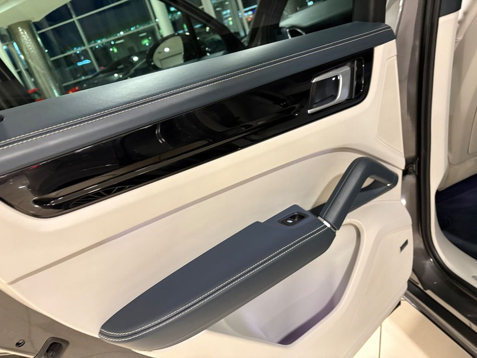 2020 Porsche Cayenne 3.0 V6 E-HYBRID=HUGE SPEC//PAN ROOF//201 D REG=TAILORED FINANCE PACKAGES INCL PCP AVAILABLE=TRADE IN'S WELCOME €59,995