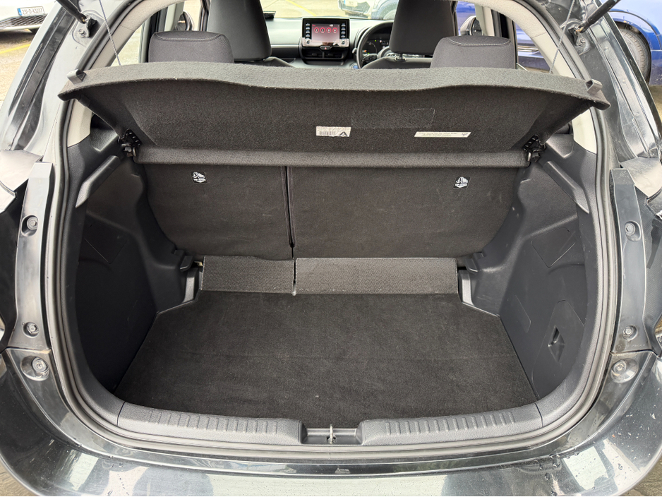 2023 Toyota Yaris - image 22