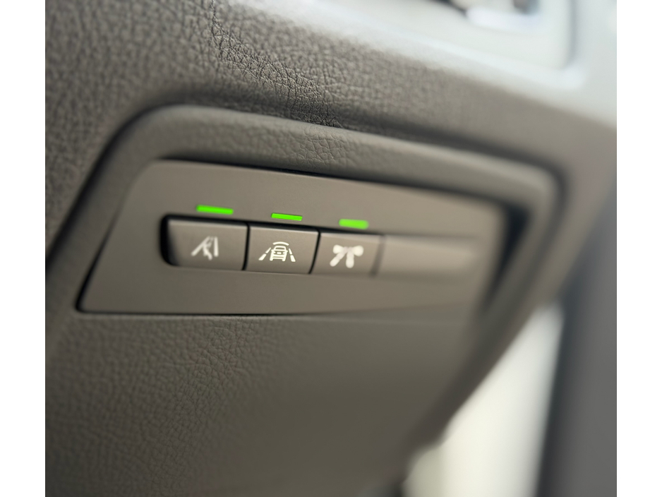 2018 BMW 3 Series - image 11