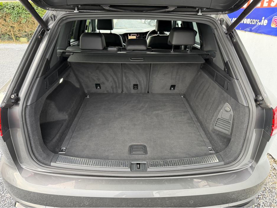 2019 Volkswagen Touareg - image 6