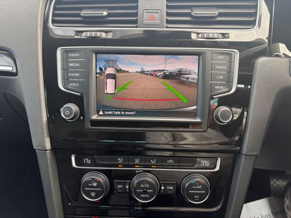 2016 Volkswagen Golf - image 15