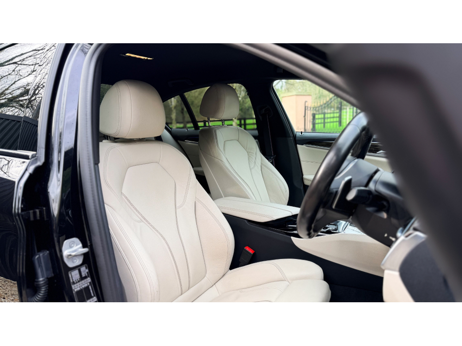 2021 BMW 5 Series - image 7