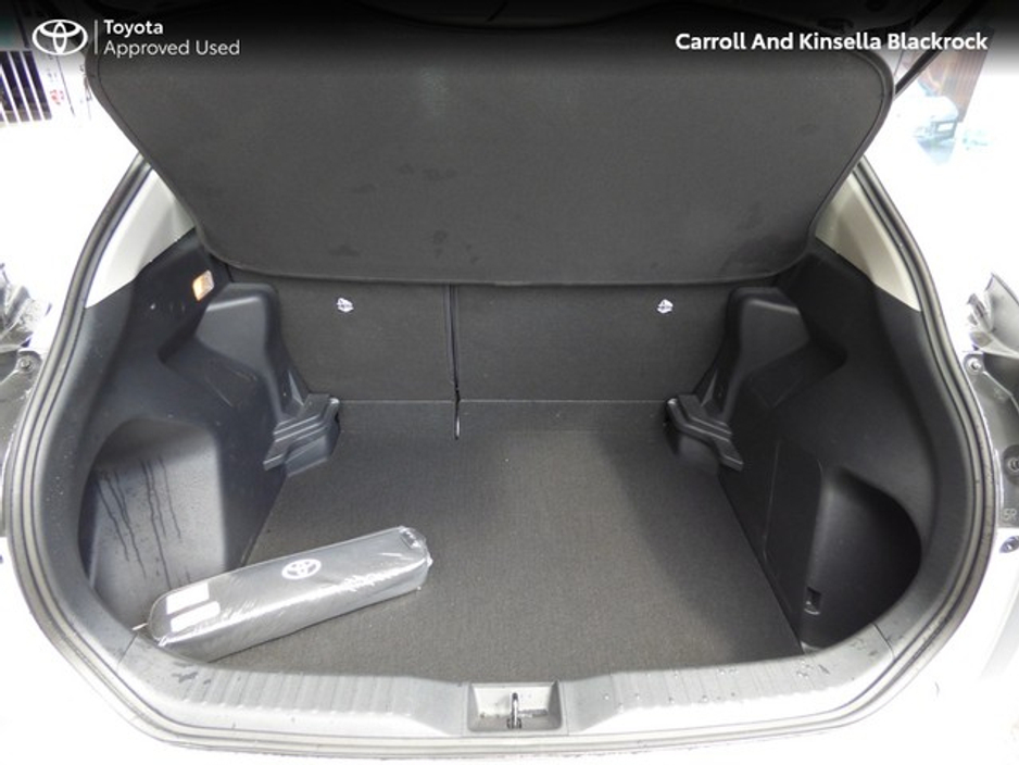 2025 Toyota Yaris Cross - image 10