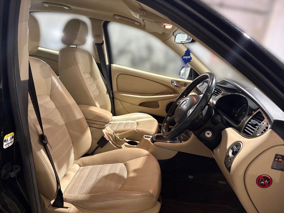 2010 Jaguar X-Type - image 7