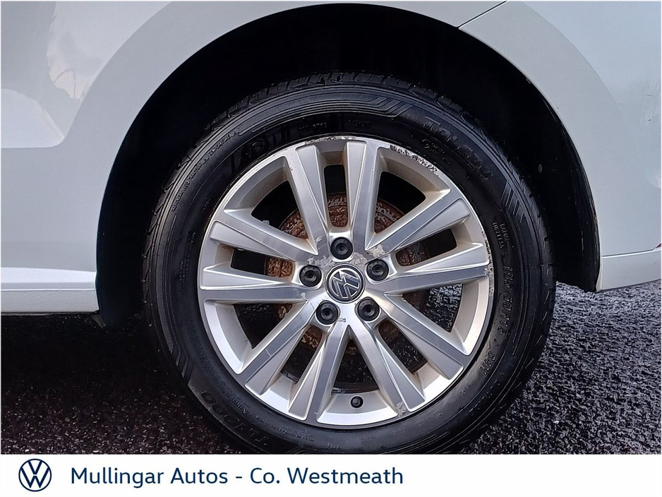 2015 Volkswagen Polo - image 24