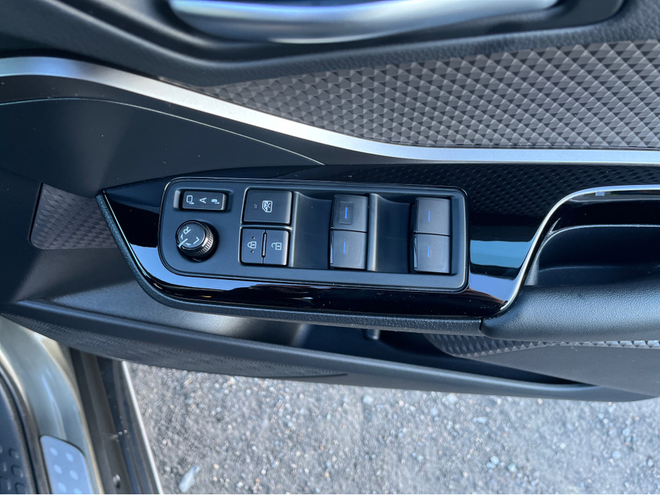 2021 Toyota C-HR - image 12