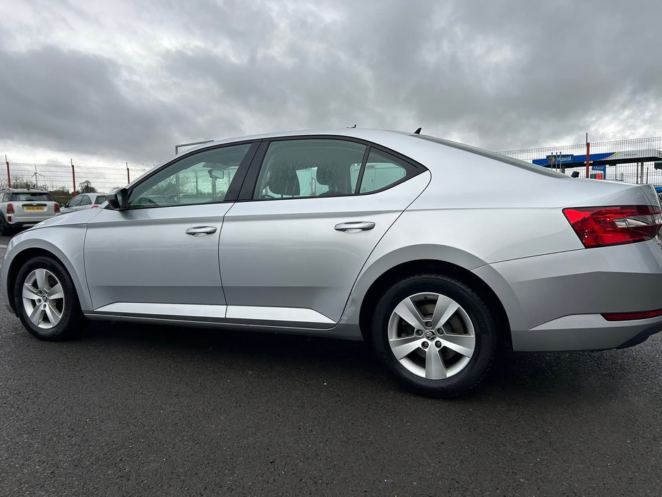 2019 Skoda Superb Manual 5 door hatchback 2.0l diesel engine €8,750