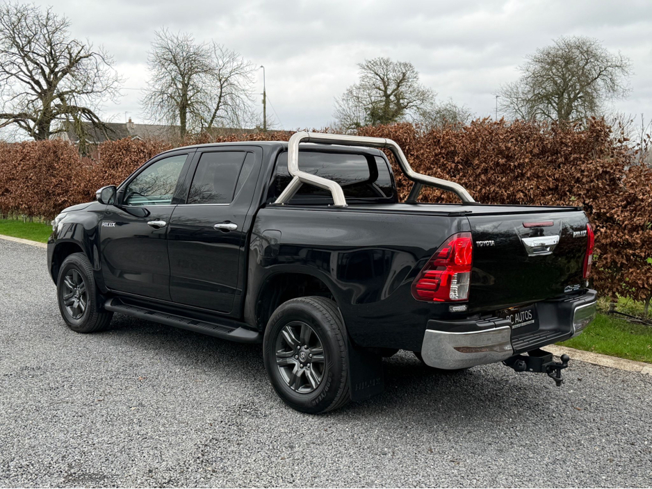 2022 Toyota Hilux - image 5