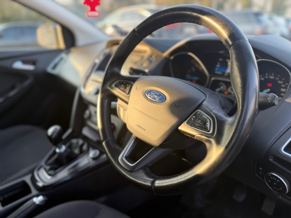 2016 Ford Focus - image 7