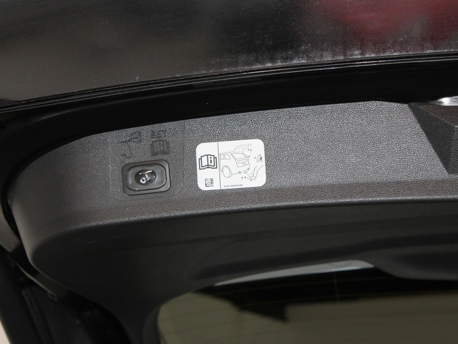 2019 Ford Kuga - image 16