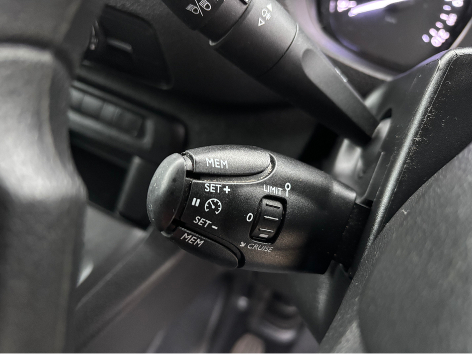 2023 Opel Vivaro - image 10