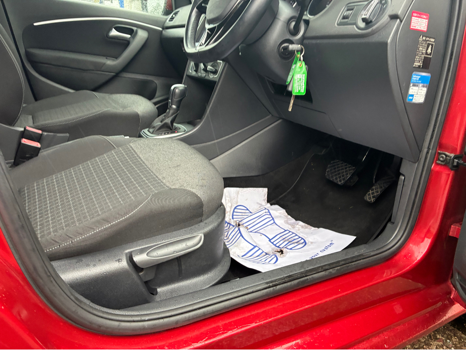 2015 Volkswagen Polo - image 11