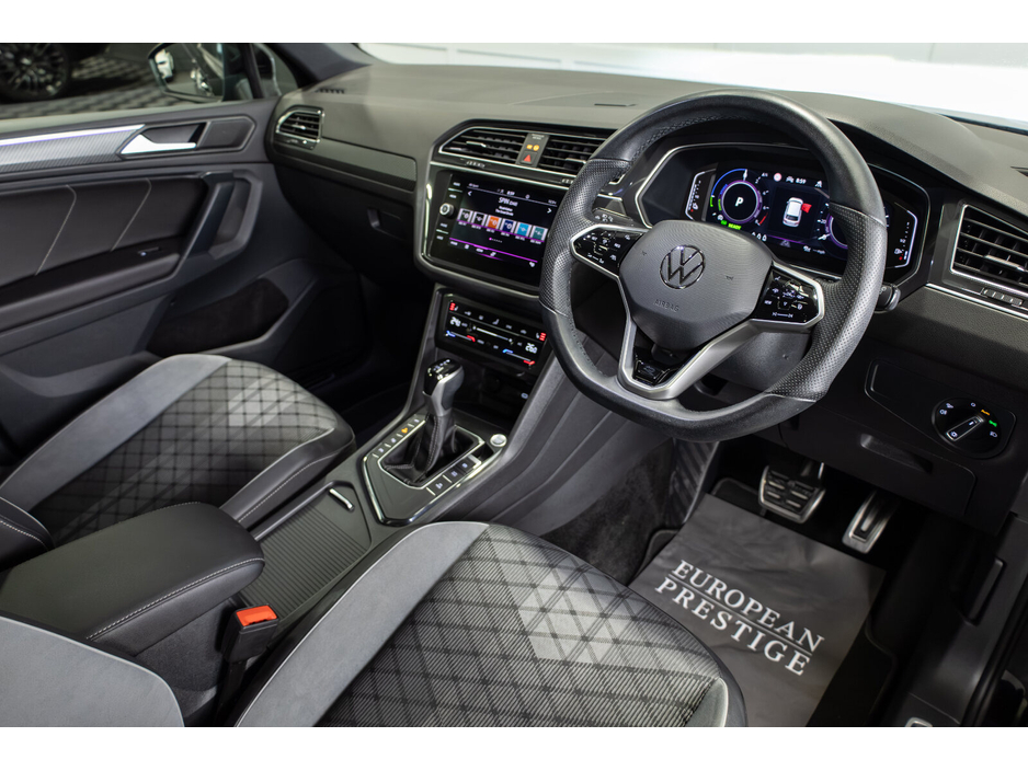 2024 Volkswagen Tiguan - image 8