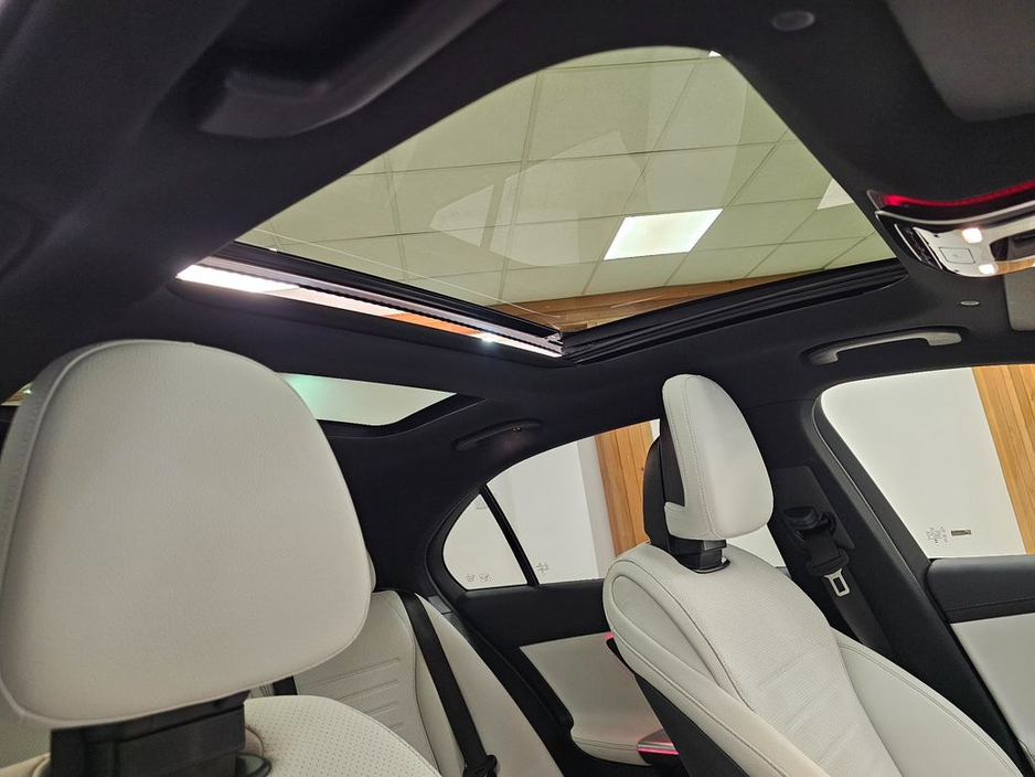 2025 Mercedes-Benz C Class BLUE WITH CREAM // PREMIUM C300E €62,950