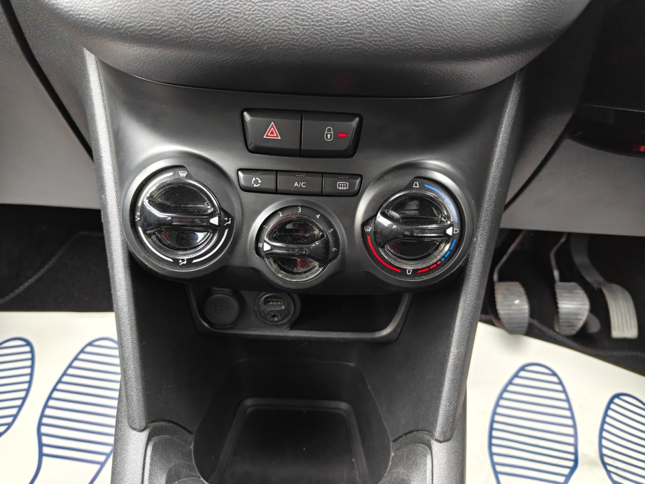 2014 Peugeot 208 - image 18