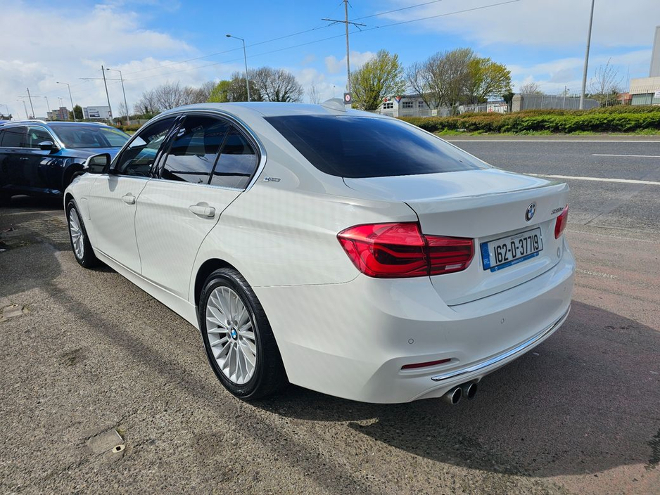 2016 BMW 3 Series - image 6