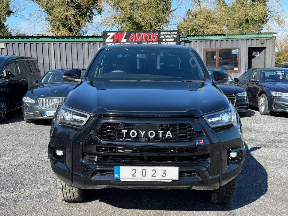 2023 Toyota Hilux - image 3
