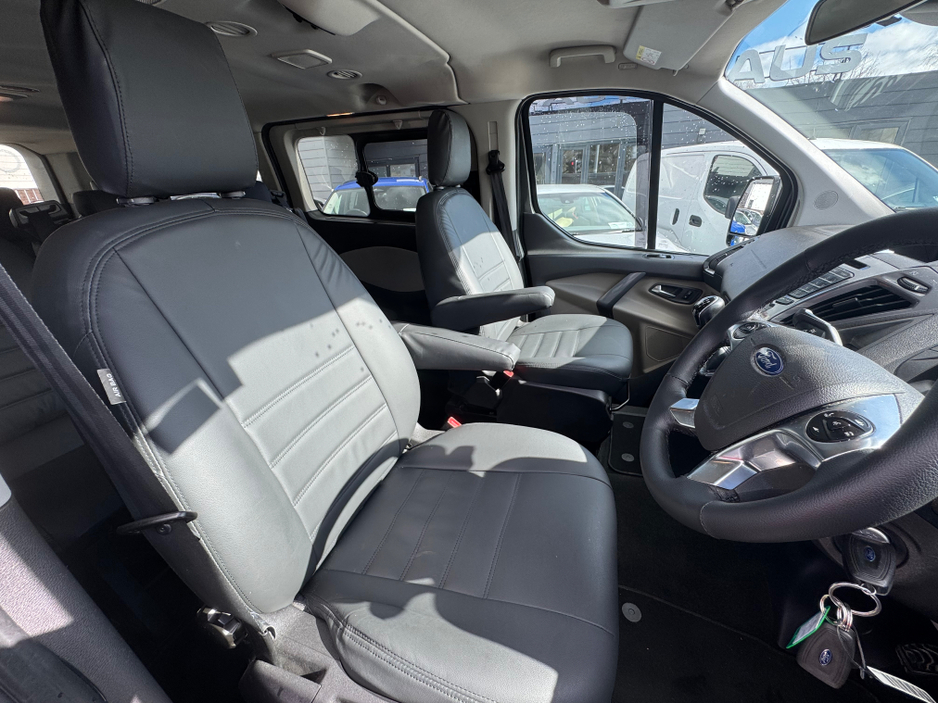 2017 Ford Tourneo Custom - image 9