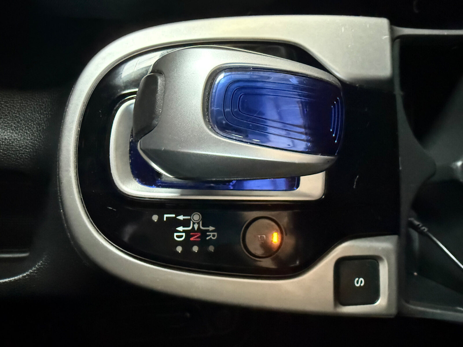 2015 Honda Fit - image 10