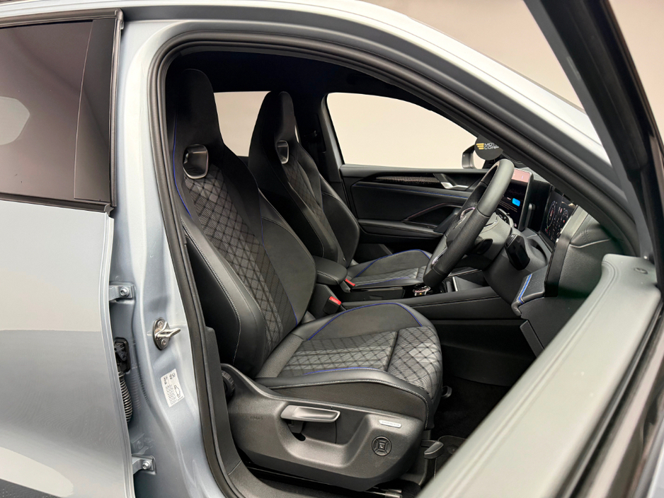 2025 Volkswagen Tiguan - image 11