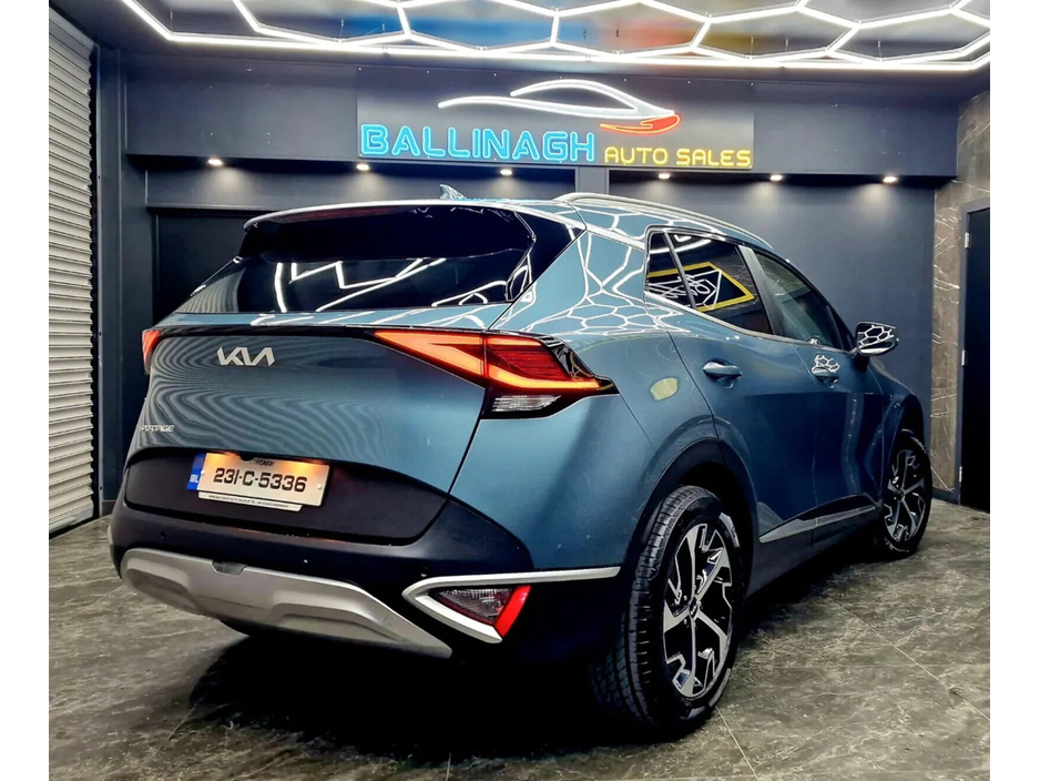 2023 Kia Sportage - image 3