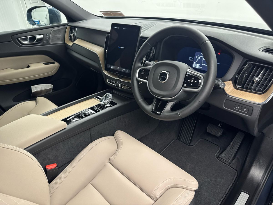 2026 Volvo XC60 - image 6