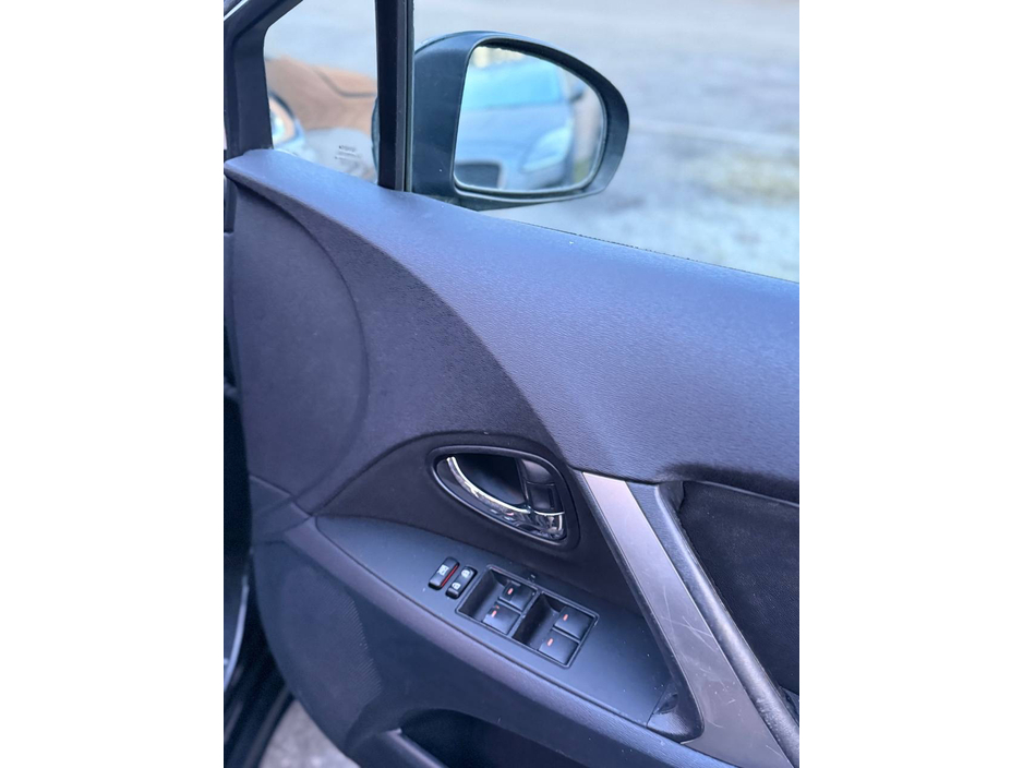 2012 Toyota Avensis - image 31