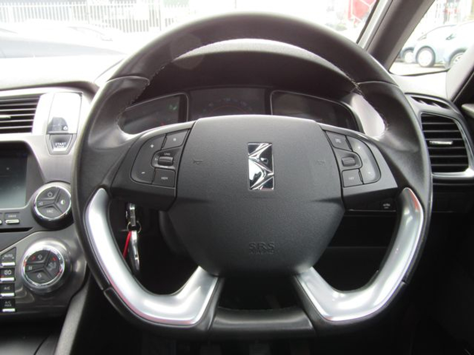 2015 DS Automobiles DS 5 - image 8