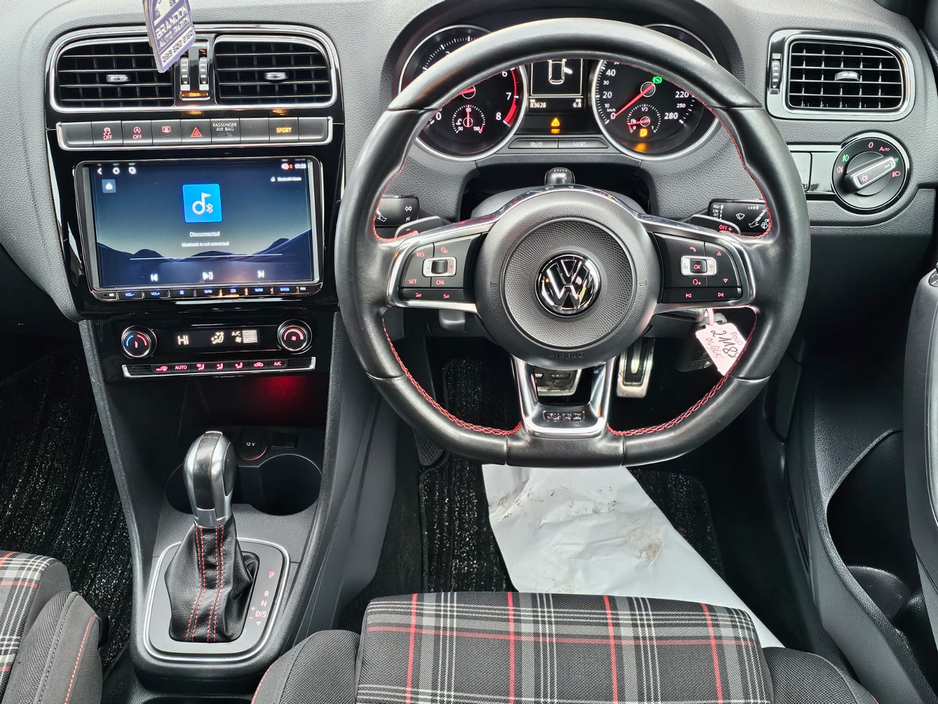 2017 Volkswagen Polo - image 25