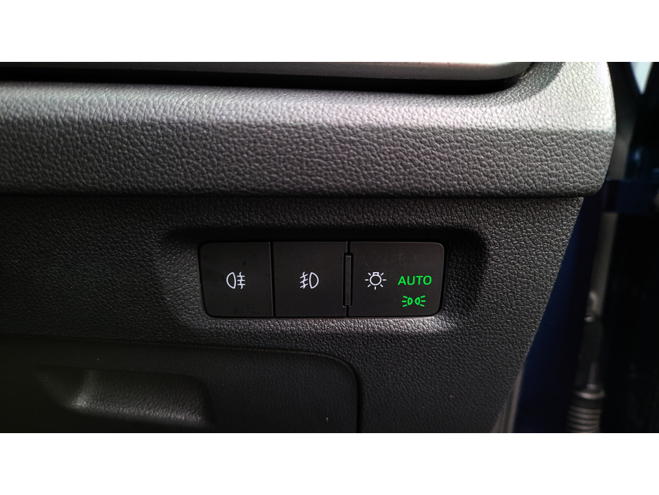 2024 Skoda Octavia AMBITION 2.0 TDI 115 BHP-GRAPHITE GREY METALLIC- FACTORY REAR SPOLIER- BLACK BADGING €29,950