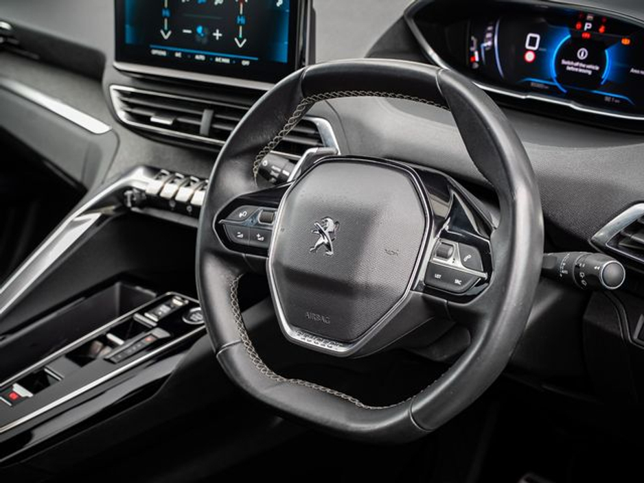 2023 Peugeot 3008 - image 8