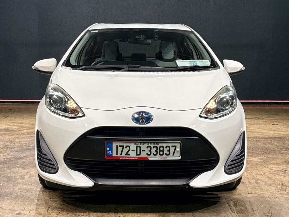 2017 Toyota Aqua - image 8