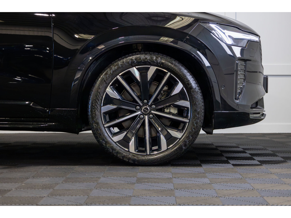 2025 Volvo XC90 T8 PHEV 455hp Plus (Dark Theme) €78,950