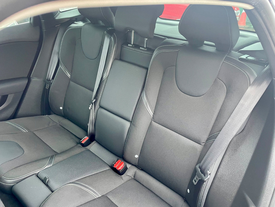 2015 Volvo V40 - image 22