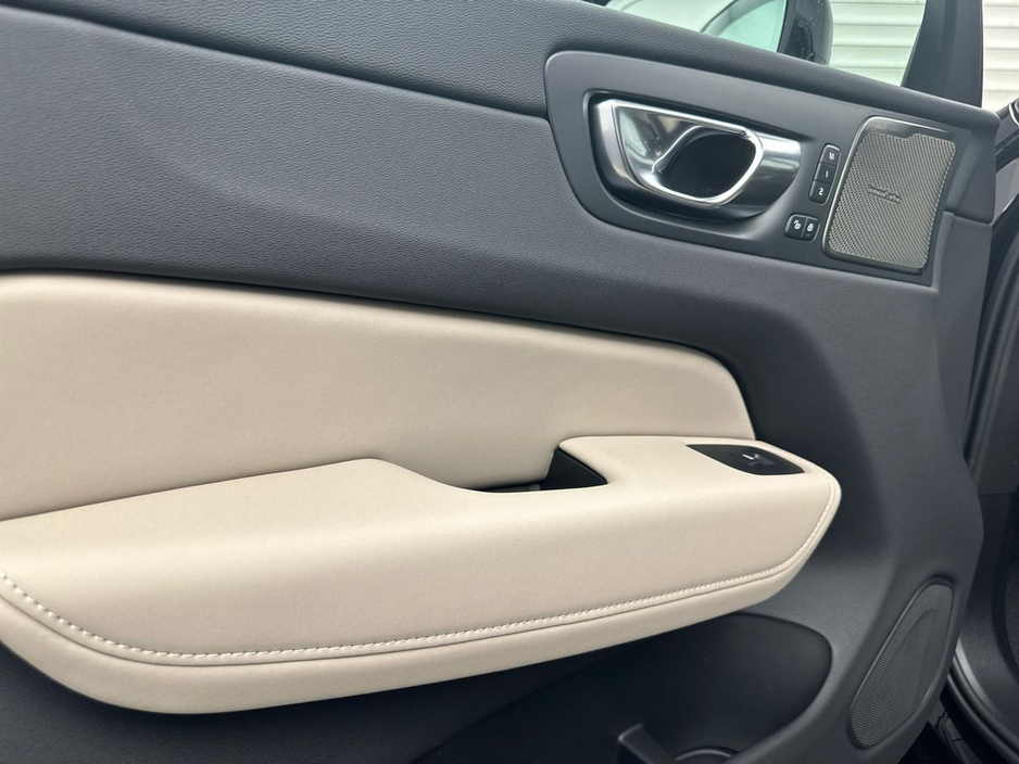 2026 Volvo XC60 - image 11