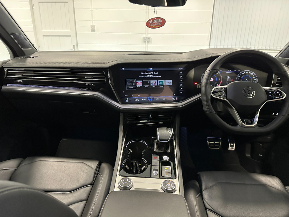 2023 Volkswagen Touareg - image 33