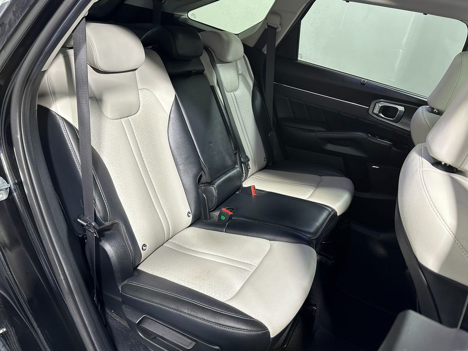 2022 Kia Sorento - image 16