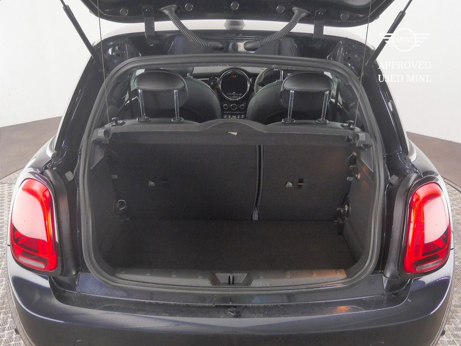 2023 MINI Hatch - image 13