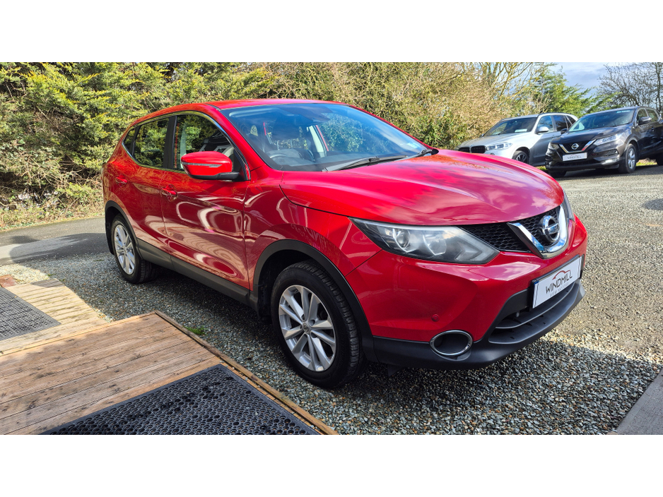 2015 Nissan Qashqai - image 2